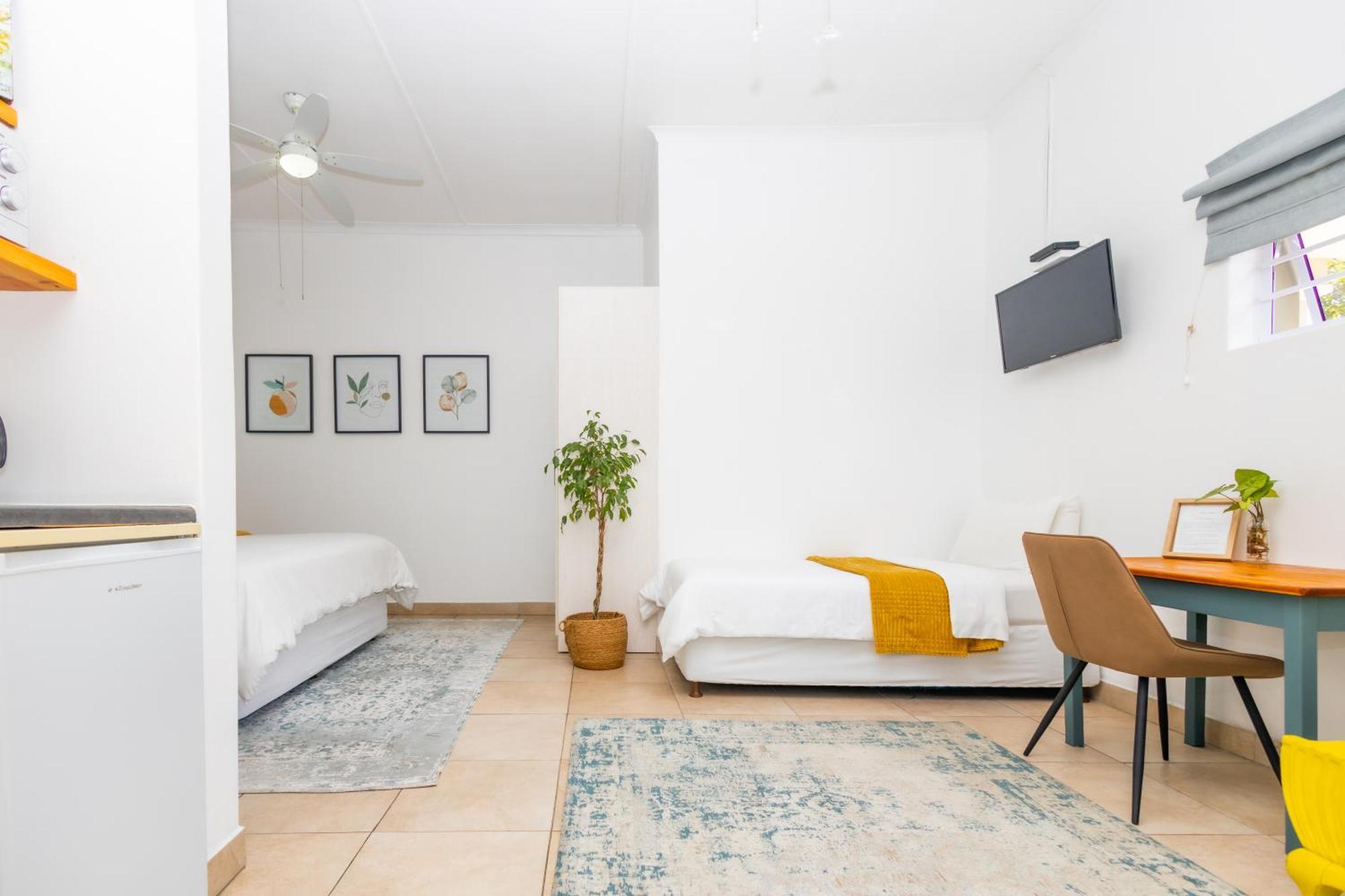 The Yellow Door Guesthouse Іст-Лондон Екстер'єр фото